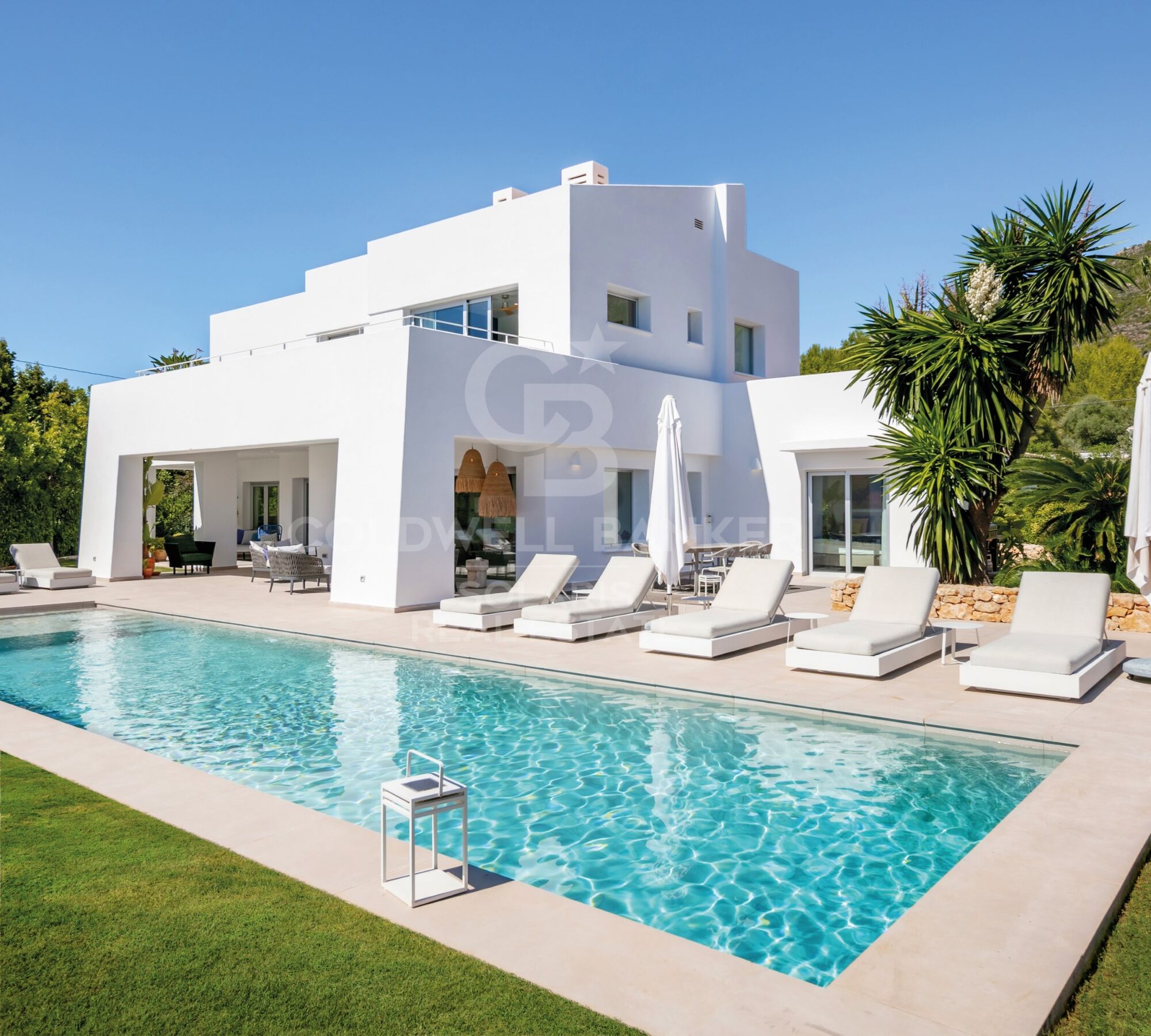 Looking for Your Dream Home in Jávea? Explore These Luxurious Properties!